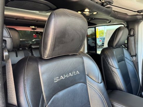 Used 2021 Jeep Wrangler Unlimited Sahara w/ Cold Weather Group image 17