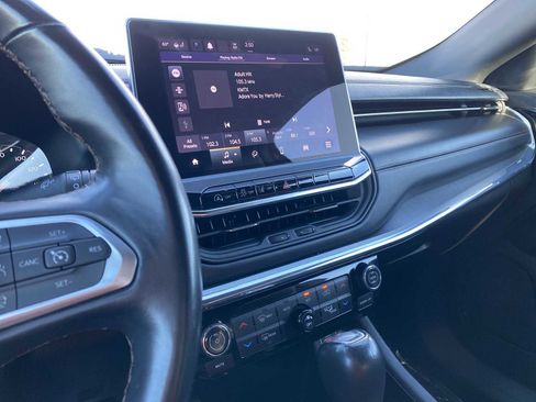 Certified 2022 Jeep Compass Limited image 18