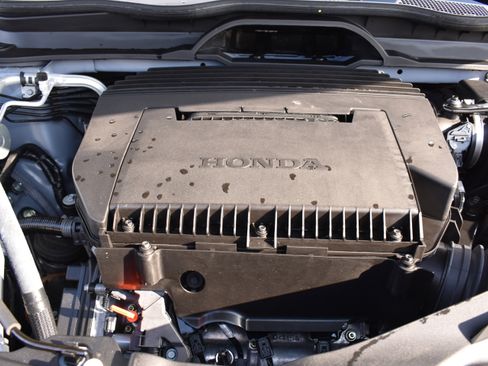 Certified 2025 Honda Pilot Black Edition image 39