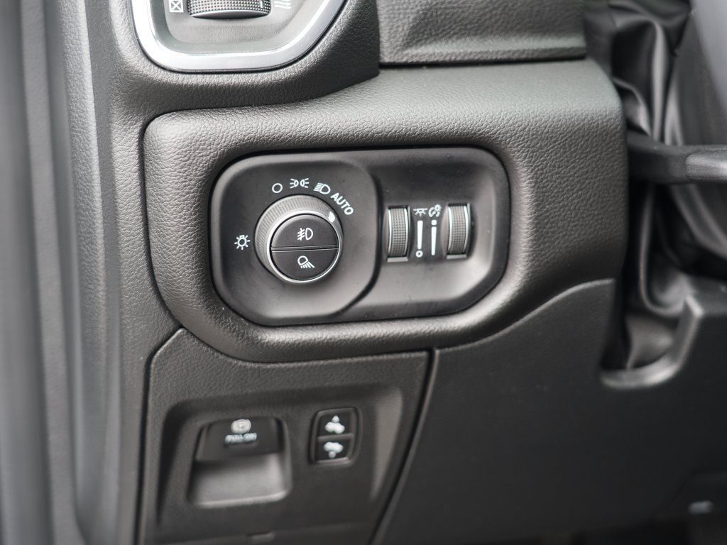 Used 2025 RAM 1500 Laramie AWD/4WD image 16