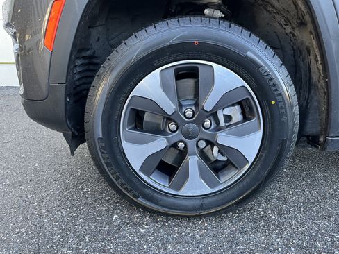 Used 2022 Jeep Grand Cherokee Limited 4xe image 10