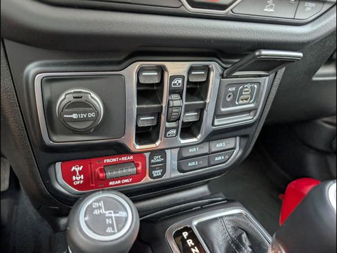 Used 2024 Jeep Gladiator Rubicon w/ Convenience Group AWD/4WD image 21