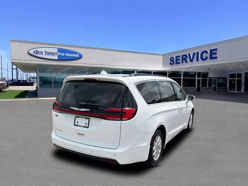 Used 2022 Chrysler Pacifica Touring-L w/ Uconnect Theater Family Group FWD image 7
