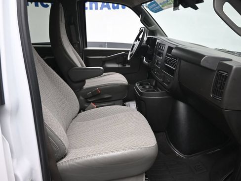 Used 2025 Chevrolet Express 3500 LT w/ LT Preferred Equipment Group RWD image 9
