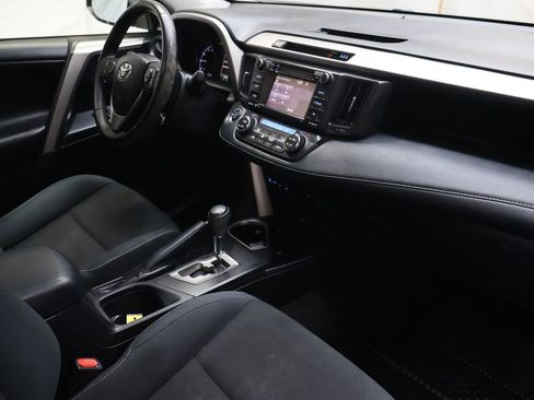 Used 2018 Toyota RAV4 XLE AWD/4WD image 11