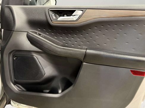 Used 2020 Ford Escape Titanium w/ Titanium Premium Package 2.0 AWD/4WD image 29