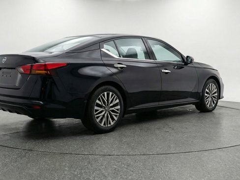 Used 2025 Nissan Altima 2.5 SV FWD image 9