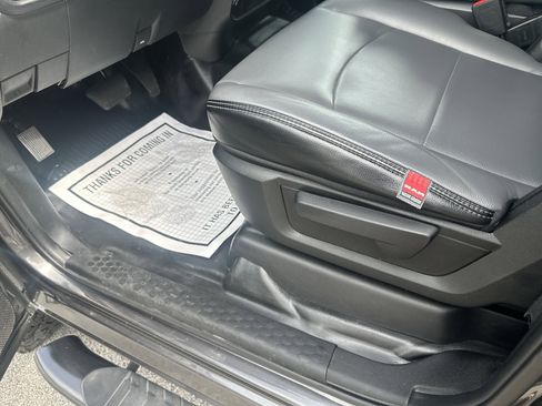 Used 2024 RAM 2500 Tradesman w/ Chrome Appearance Group image 15