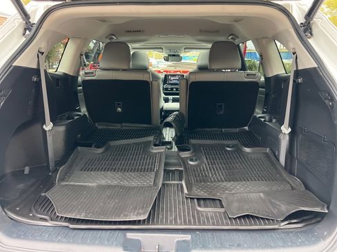 Used 2022 Toyota Highlander XLE image 28
