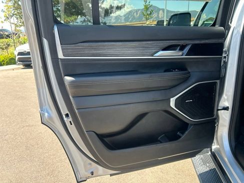 Used 2024 Jeep Wagoneer Series II w/ Flexible Seating Group AWD/4WD image 20