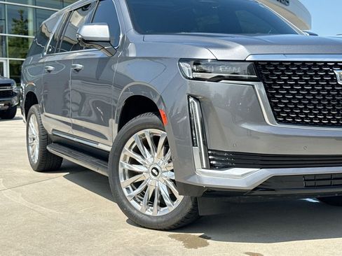 Used 2022 Cadillac Escalade ESV Premium Luxury AWD/4WD image 9