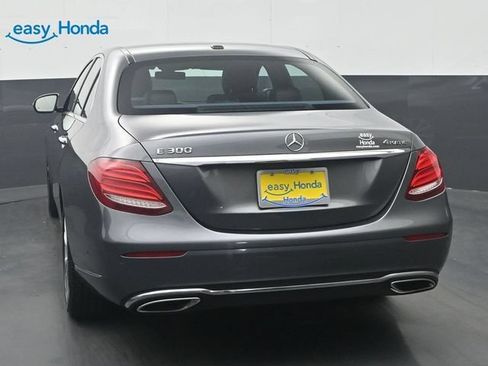 Used 2017 Mercedes-Benz E 300 4MATIC w/ Premium 1 Package image 6