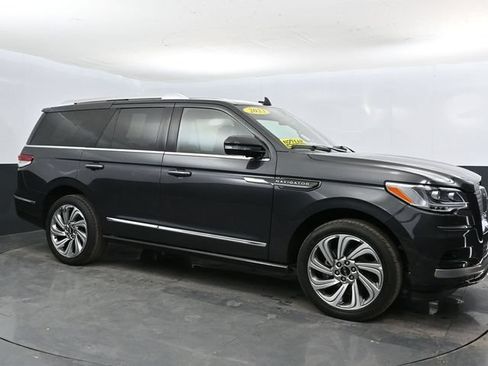 Used 2023 Lincoln Navigator Reserve AWD/4WD image 8