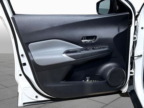 Used 2022 Nissan Kicks SR w/ Premium Package FWD image 19