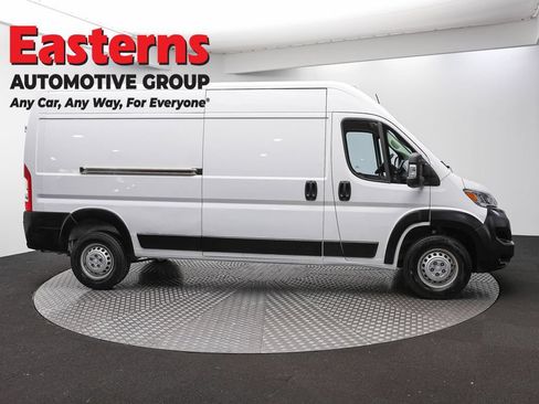 Used 2025 RAM ProMaster 2500 w/ Convenience Group FWD image 4
