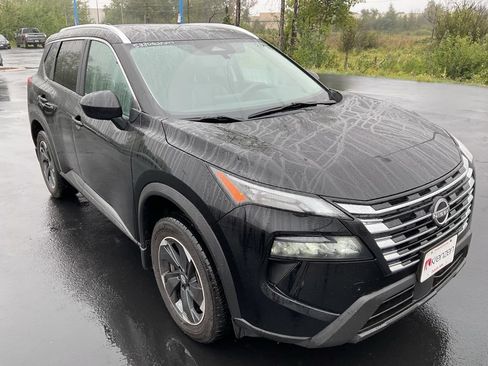 Used 2024 Nissan Rogue SV w/ SV Premium Package AWD/4WD image 3