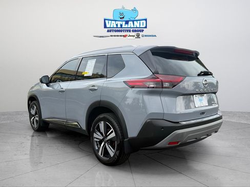 Used 2021 Nissan Rogue SL image 3