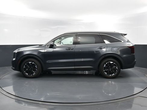 Used 2024 Kia Sorento S image 7