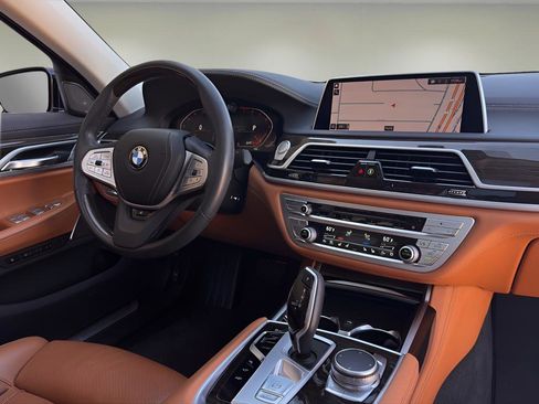 Used 2020 BMW 740i w/ Premium Package image 11