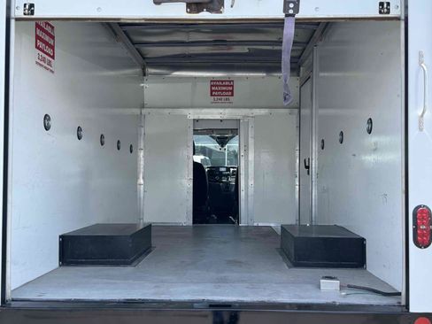 Used 2022 Ford Transit 350 DRW RWD image 10