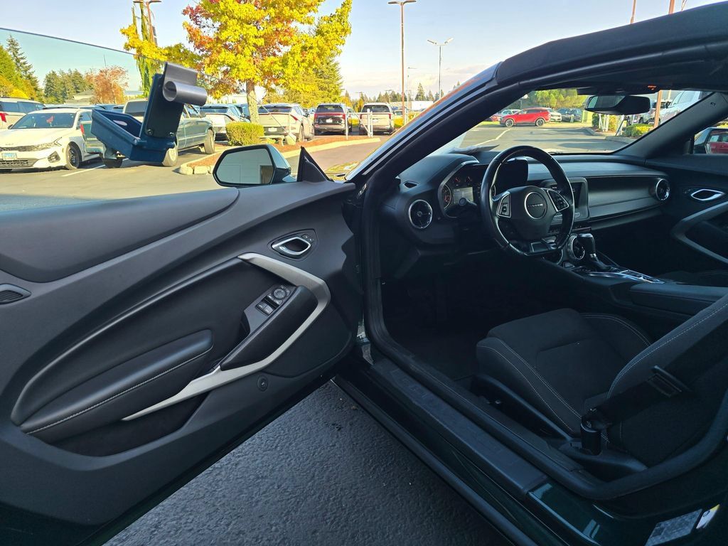 Used 2020 Chevrolet Camaro LT RWD image 7