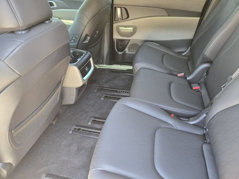 New 2026 Kia Carnival EX FWD image 21