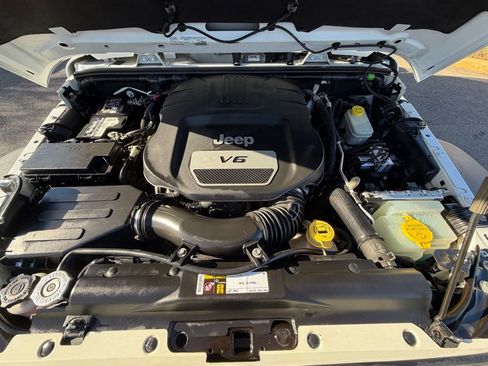 Certified 2016 Jeep Wrangler Unlimited Rubicon image 15