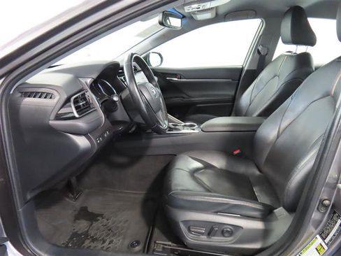 Used 2020 Toyota Camry XLE image 16