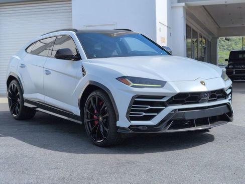 Used 2022 Lamborghini Urus image 3