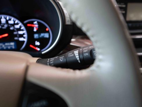 Used 2012 Nissan Quest SL image 14