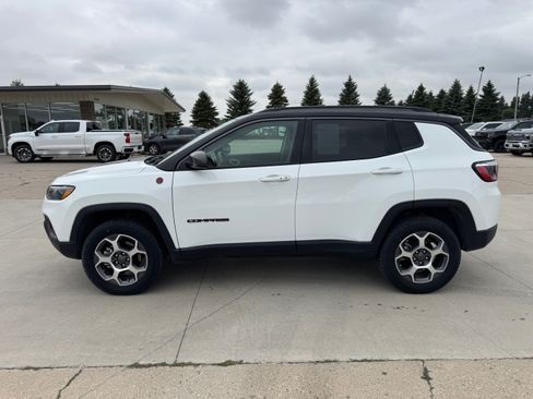 Used 2022 Jeep Compass Trailhawk w/ Trailhawk Convenience Group AWD/4WD image 5