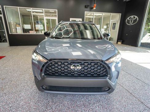 Used 2025 Toyota Corolla Cross LE FWD image 6