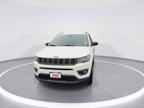 Used 2021 Jeep Compass Latitude image 3