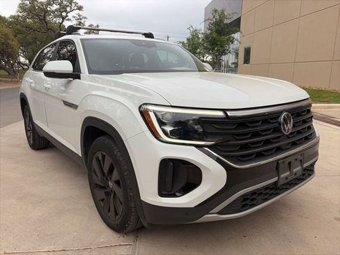 Used 2024 Volkswagen Atlas Cross Sport SE image 5