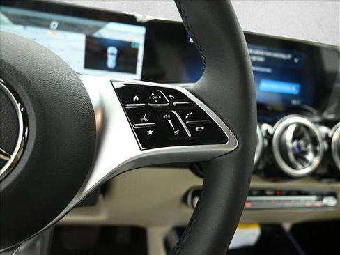 Certified 2025 Mercedes-Benz GLB 250 4MATIC image 16