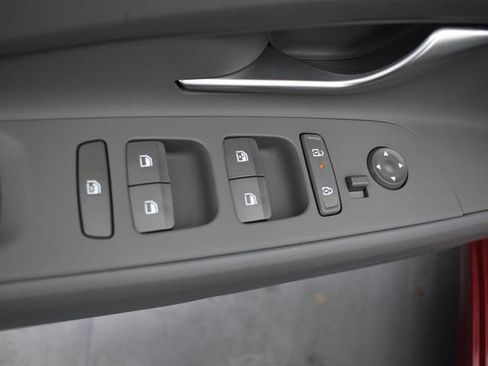 Used 2025 Hyundai Elantra SEL image 9