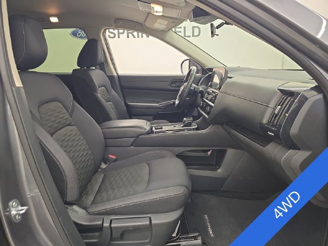 Used 2025 Nissan Pathfinder SV AWD/4WD image 2