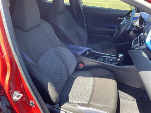 Used 2020 Toyota C-HR XLE image 12