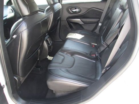 Used 2021 Jeep Cherokee Latitude Lux w/ Comfort/Convenience Group image 9