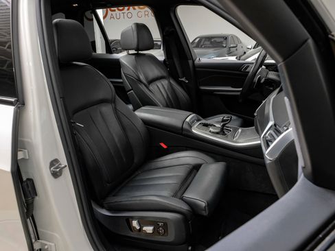 Used 2019 BMW X5 xDrive40i w/ M Sport Package AWD/4WD image 38