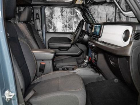 Used 2024 Jeep Wrangler Unlimited AWD/4WD image 8
