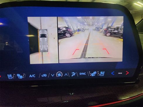 Certified 2024 Chevrolet Traverse RS w/ LPO, Floor Liner Package image 18