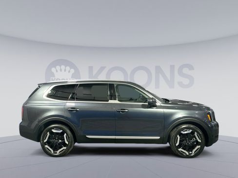 Used 2023 Kia Telluride EX w/ EX Captain's Chair Package image 8