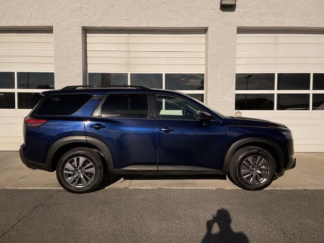 Used 2024 Nissan Pathfinder SV AWD/4WD image 1