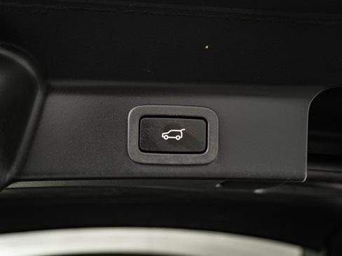 Used 2020 Jaguar F-PACE S image 22