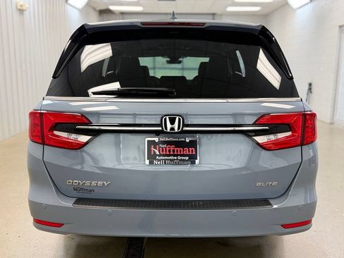 Used 2023 Honda Odyssey Elite image 6