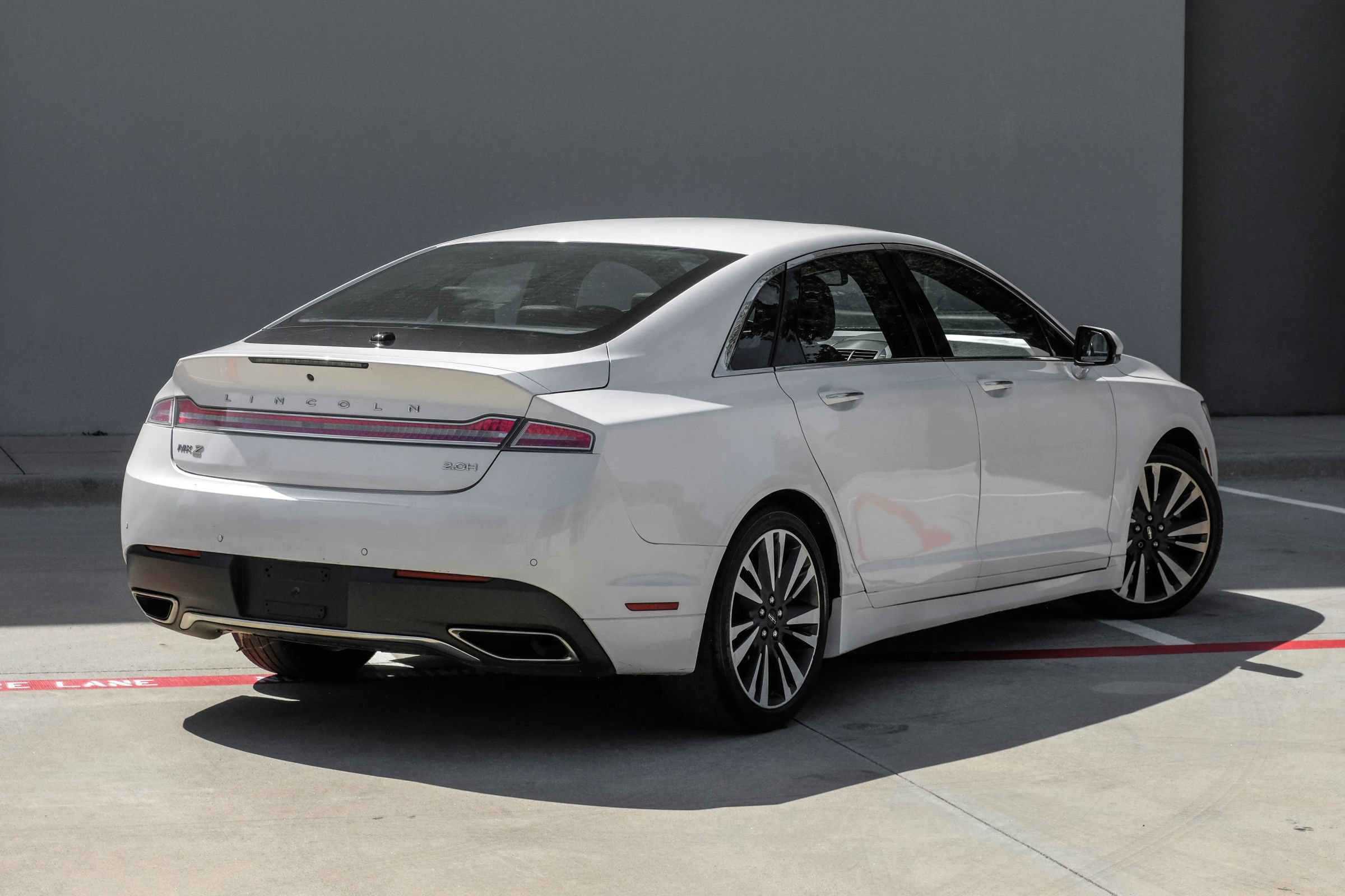 Used 2017 Lincoln MKZ Reserve FWD image 4