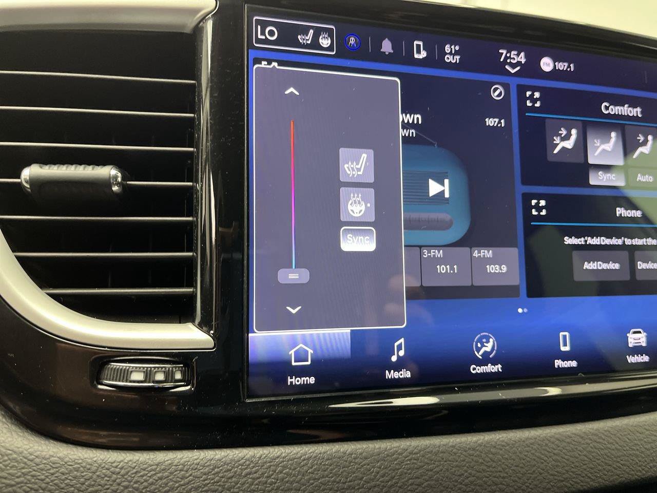 Used 2024 Chrysler Pacifica Touring-L FWD image 22
