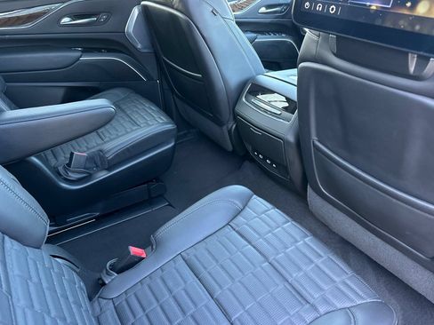 Certified 2024 Cadillac Escalade Premium Luxury Platinum AWD/4WD image 19