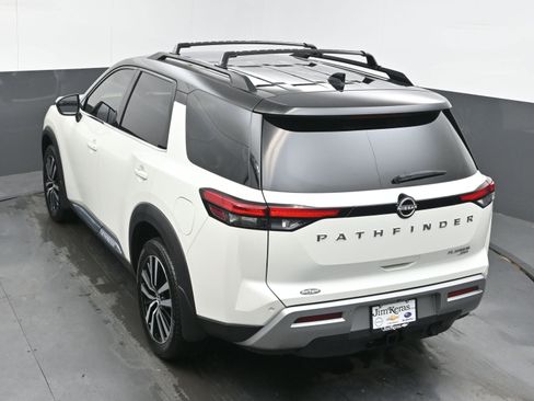 Used 2024 Nissan Pathfinder Platinum image 38